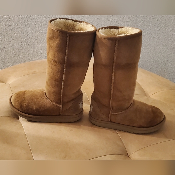 Ugg Clasic Tall Brown Color girls size 2 - Picture 4 of 6